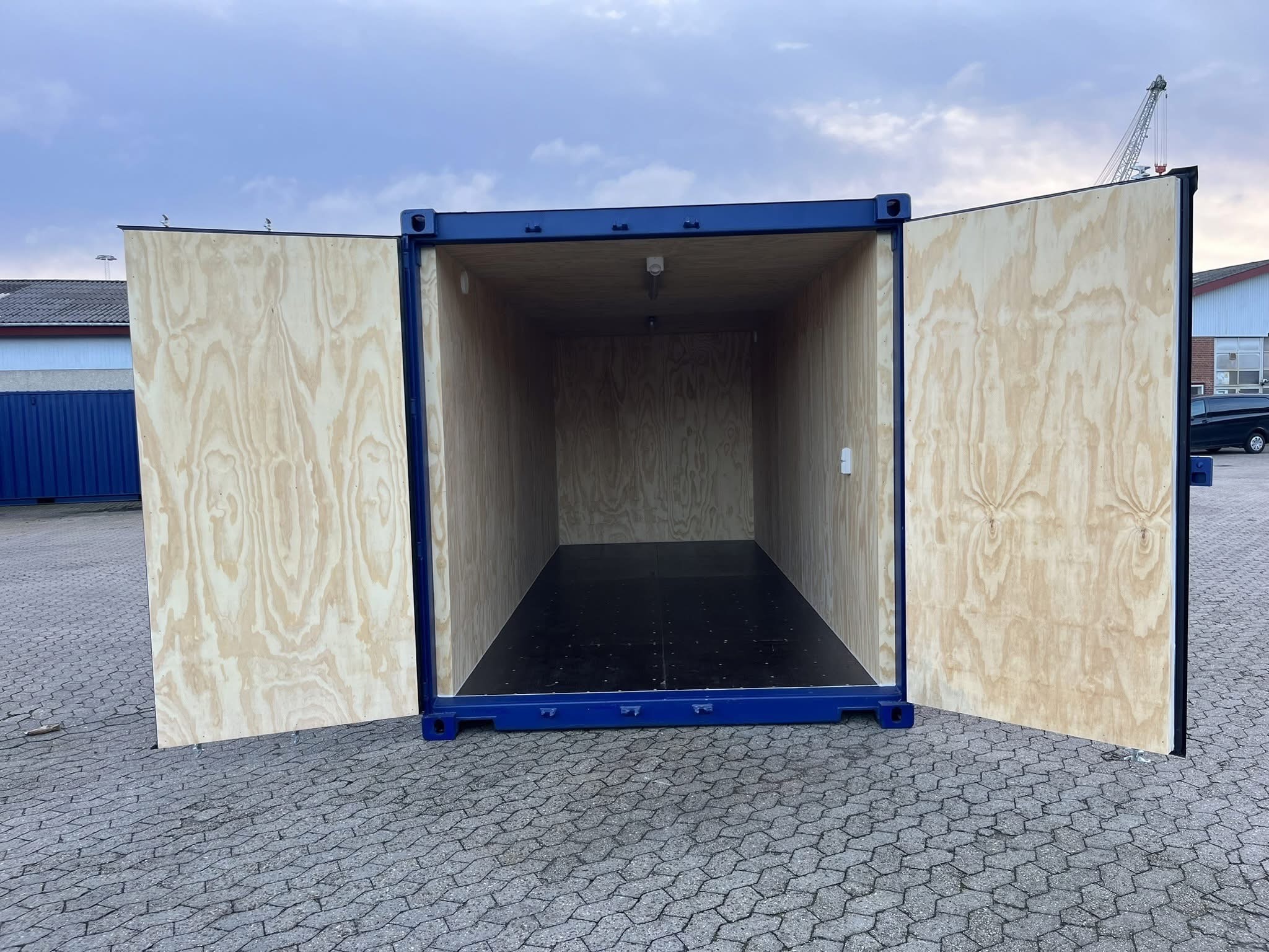 20 fots isolerad container blå marine intérieur ouvert