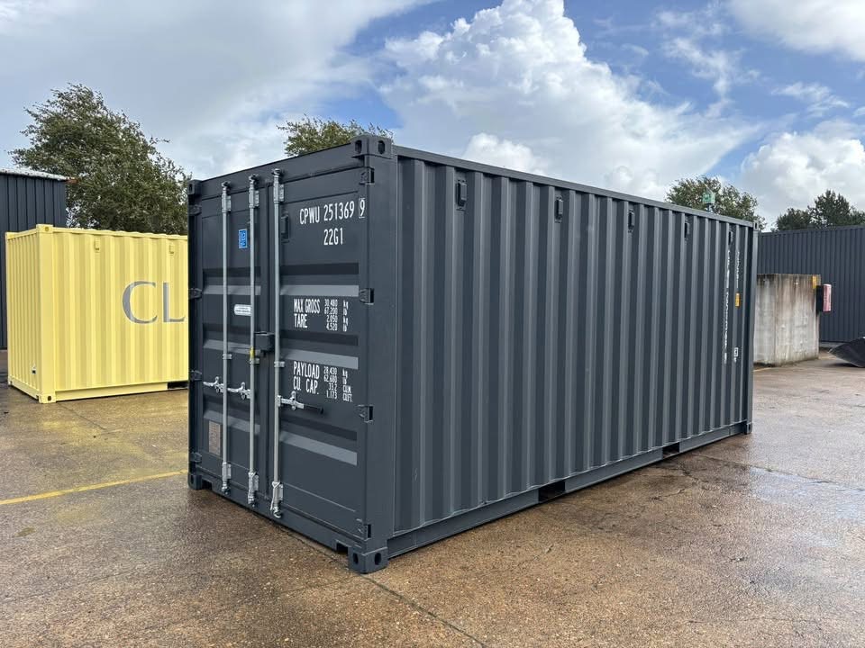 20 fots isolerad container antracitgrå 3/4 vinkel framsida