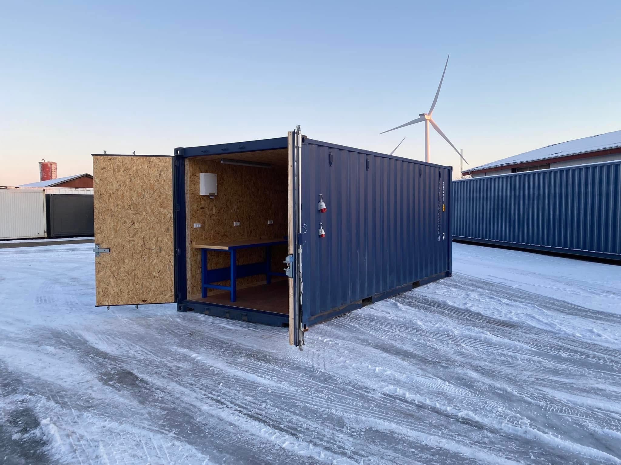 20 fots blå isolerad container facade åben