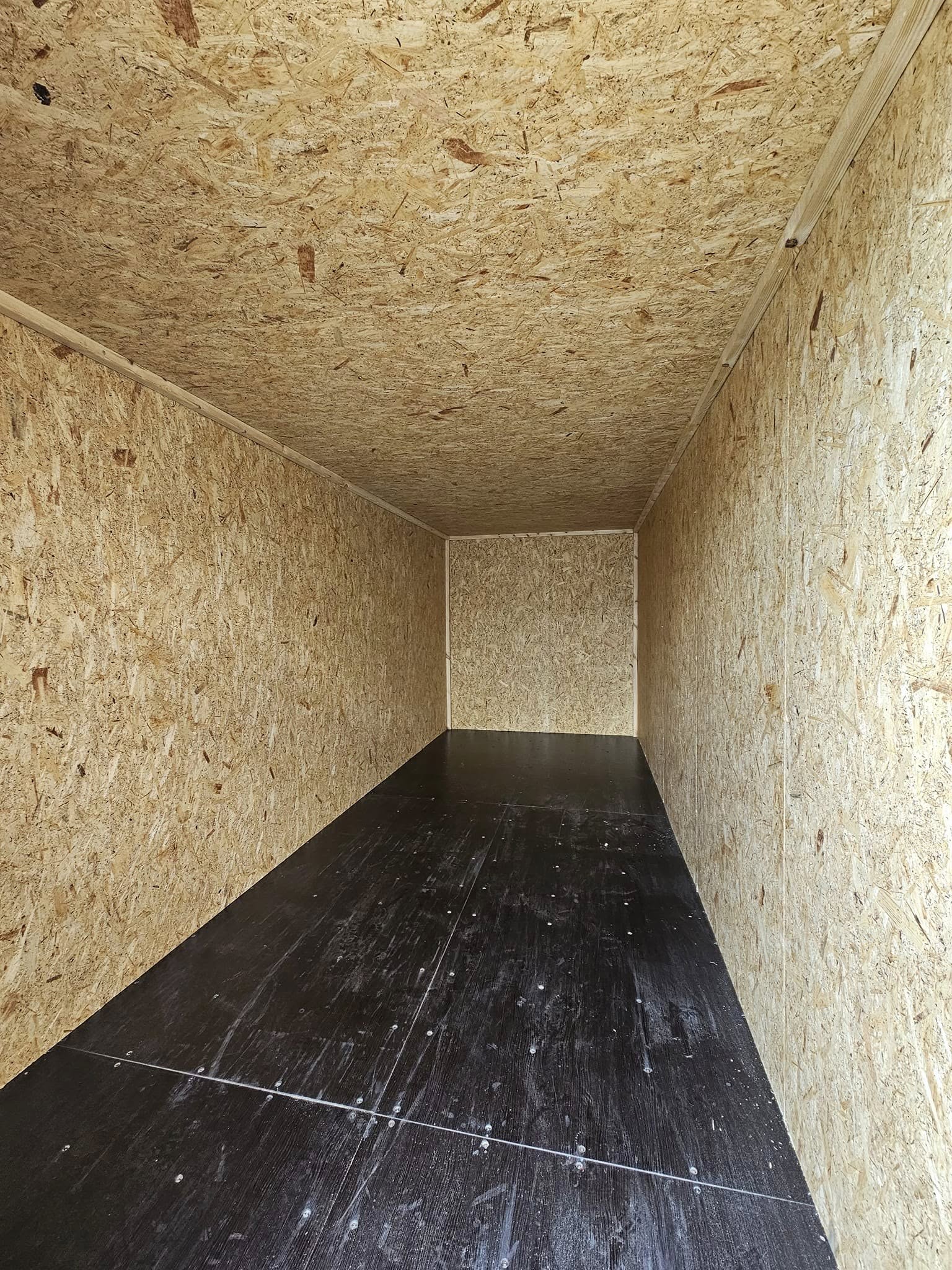 Isoleret container mørkgrå interiör
