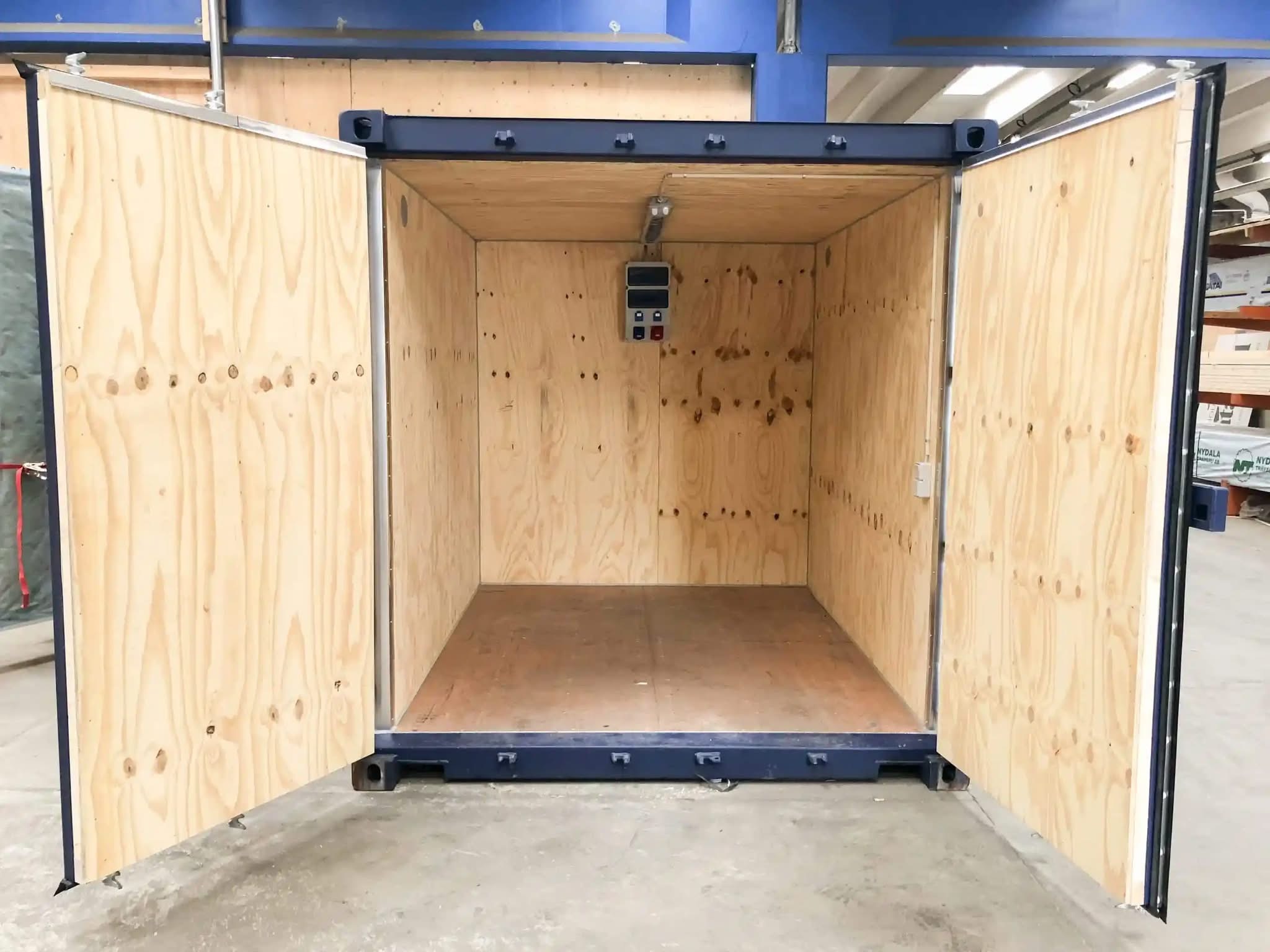 10 fots isolerad blaa container 3/4 vinkel
