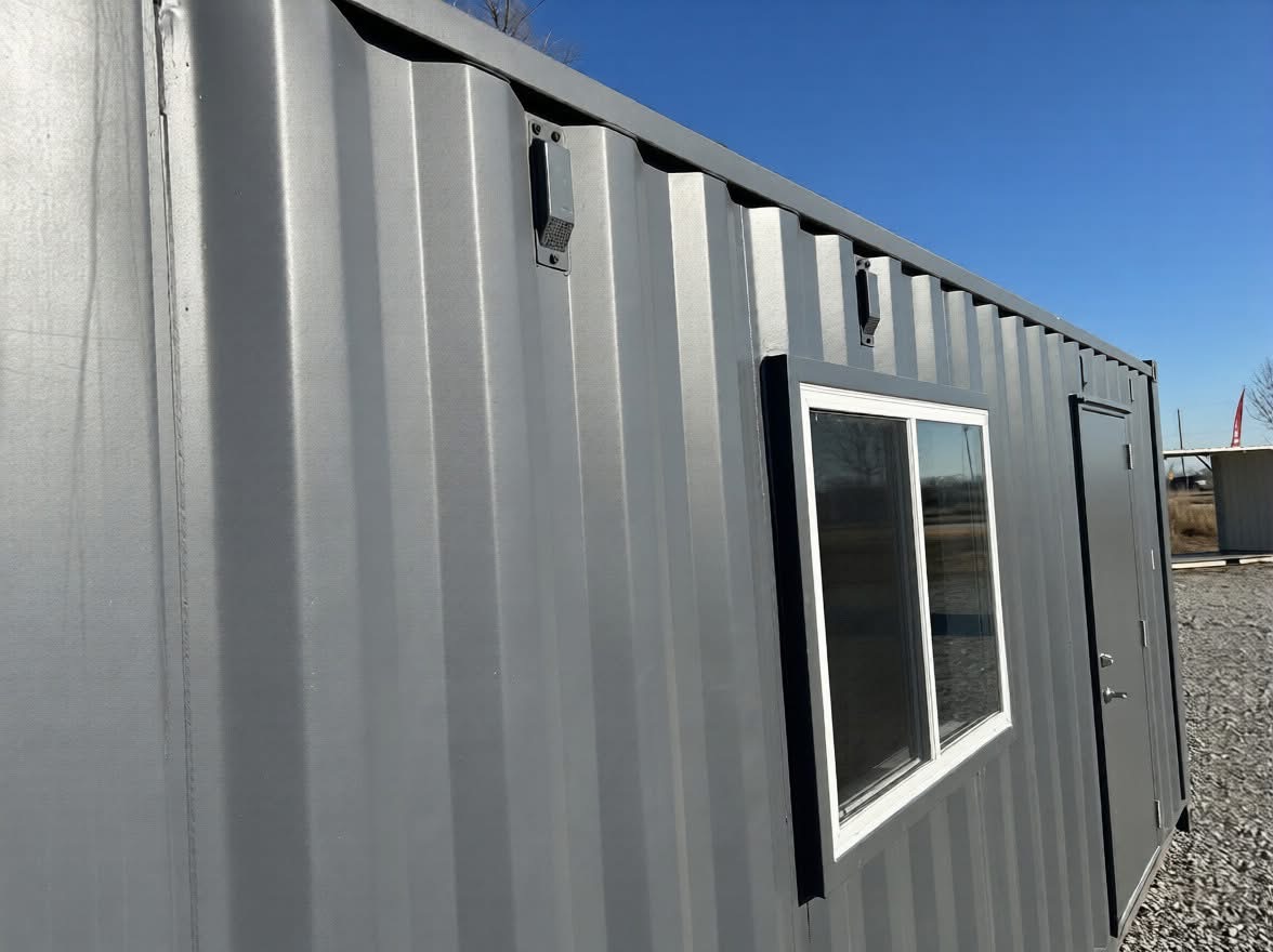 20 fots grå kontorcontainer vindue nærbillede